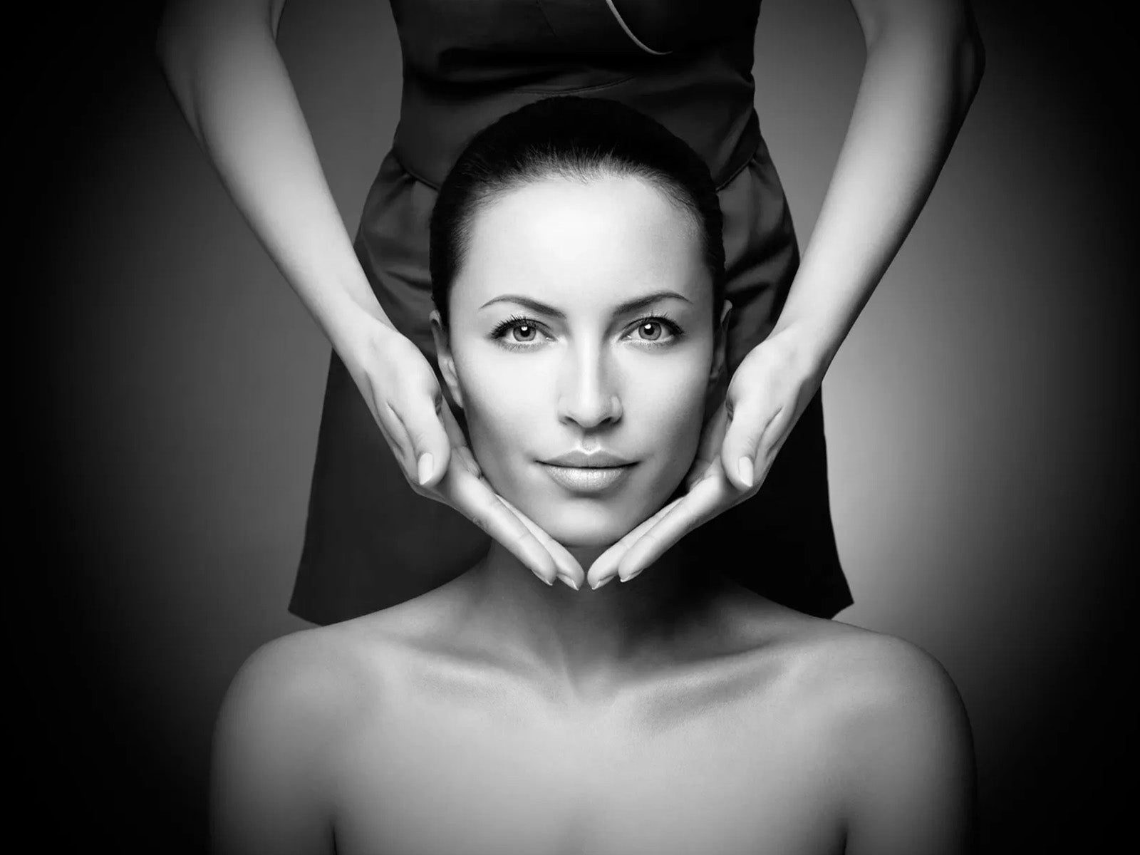 The Ultimate Guide to Winter Skincare: Peels, Hydration, and Protection